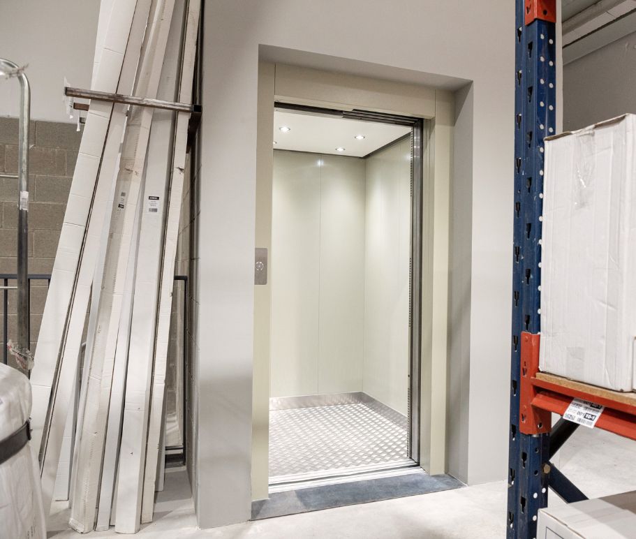 ¿Cuánto se tarda en instalar un ascensor? Guía de obra